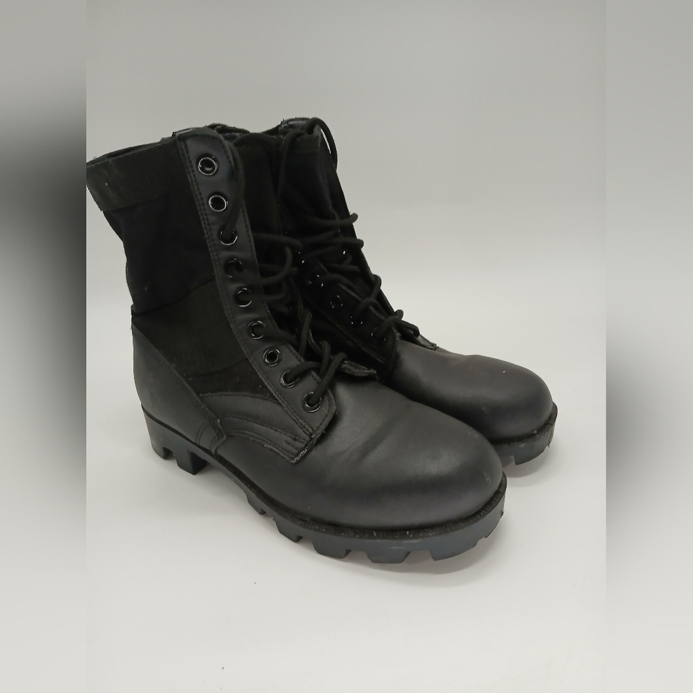Black boots, size 4r